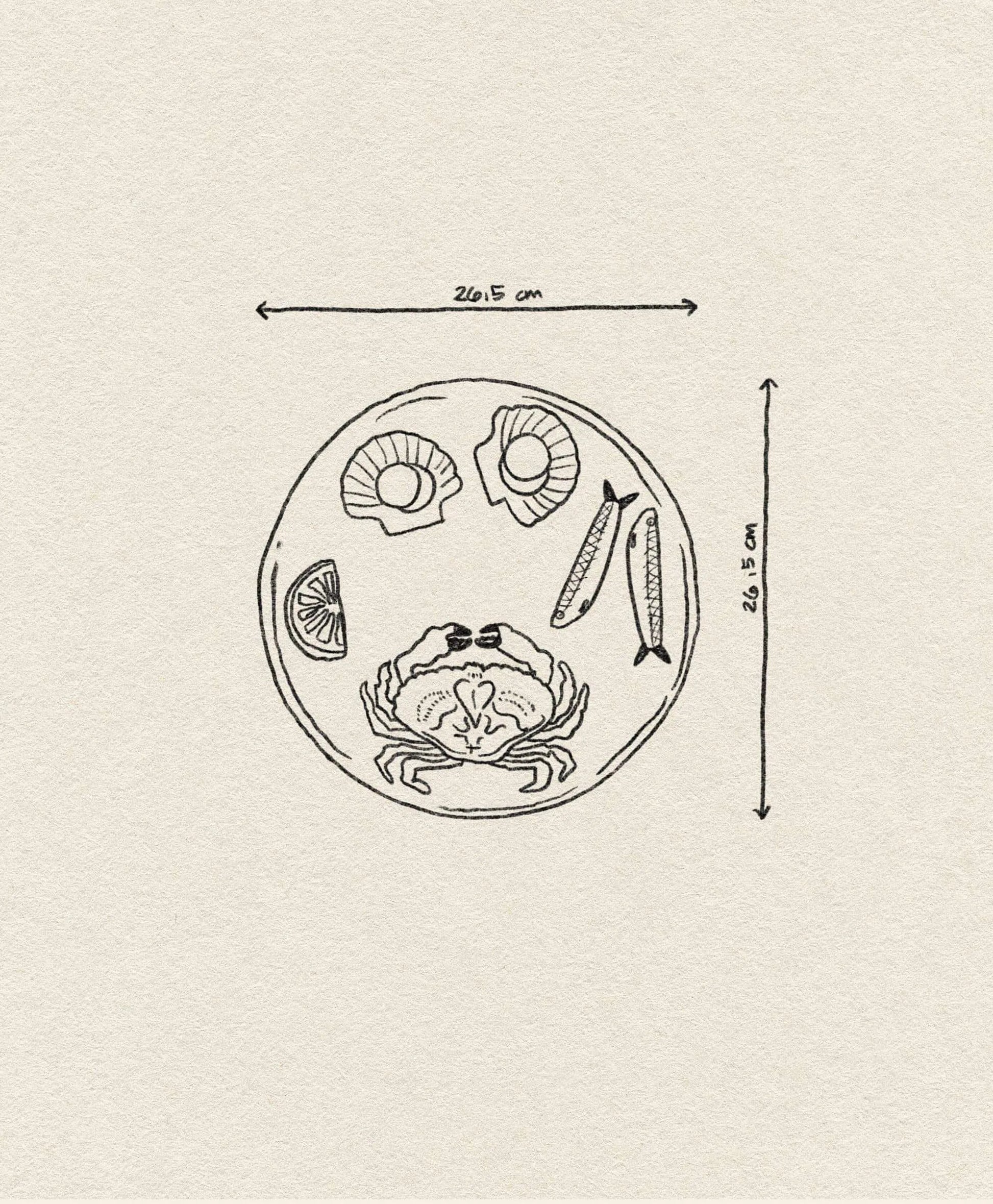 The &klevering De La Mer Crab Platter by &klevering is a 26.5 cm round black and white sketch-style plate featuring a crab, lemon wedge, shrimp, and fish—ideal as decor for De La Mer-themed settings.