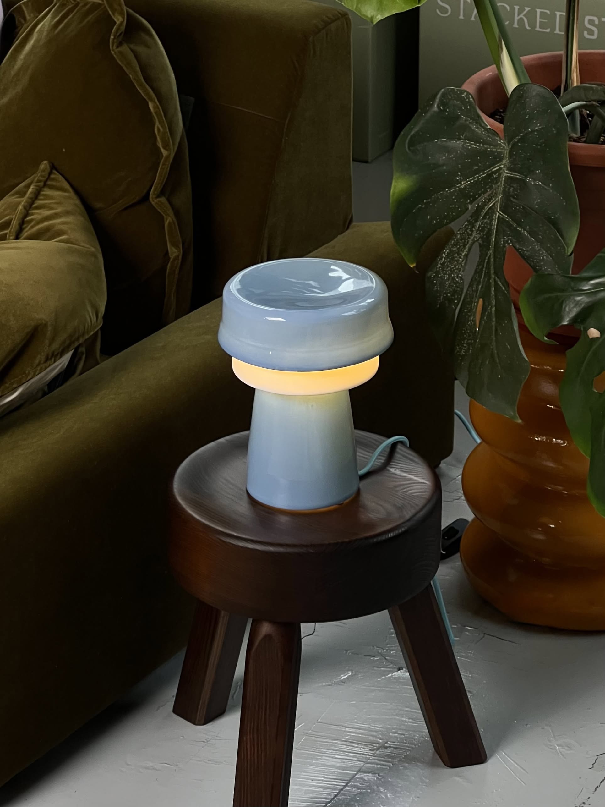 &klevering Hat Table Lamp Blue