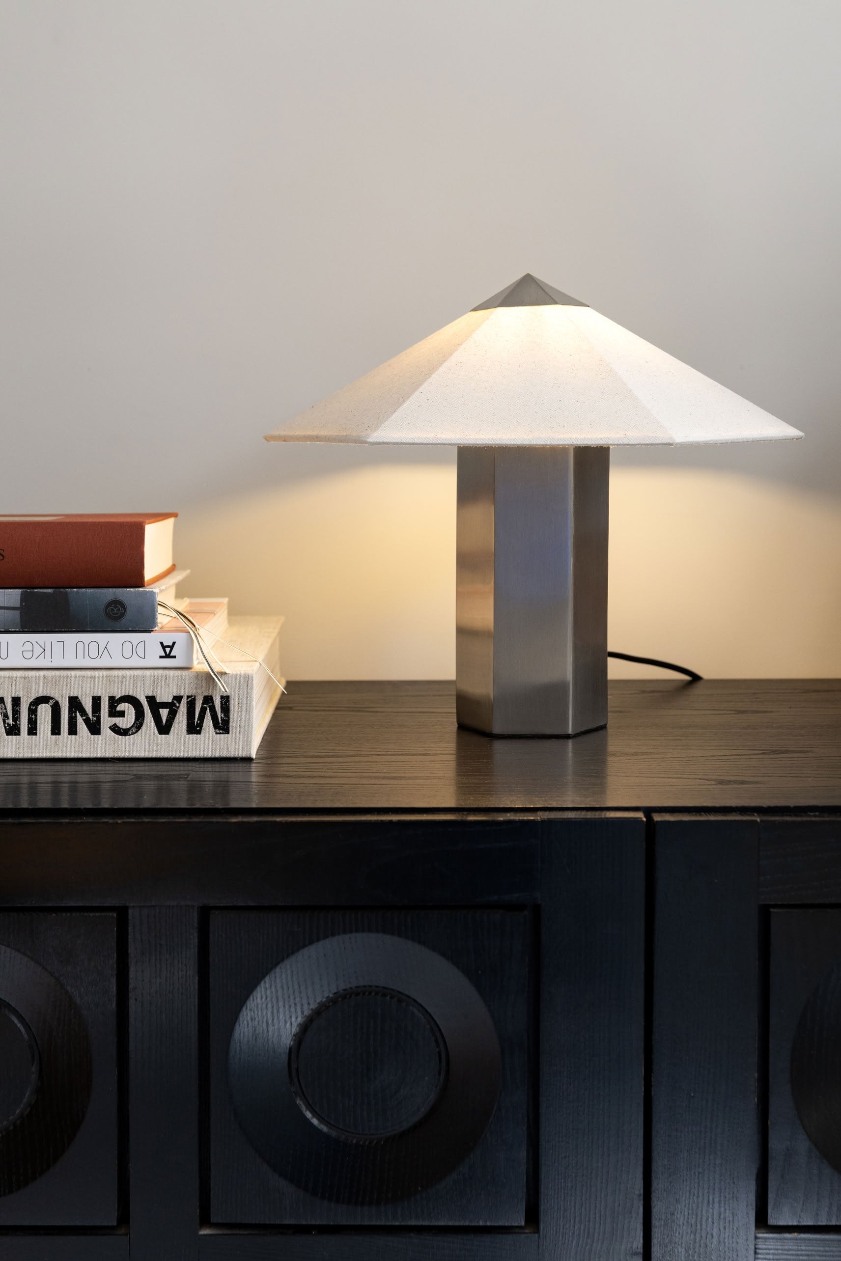 &klevering Phira Table Lamp Brushed Steel