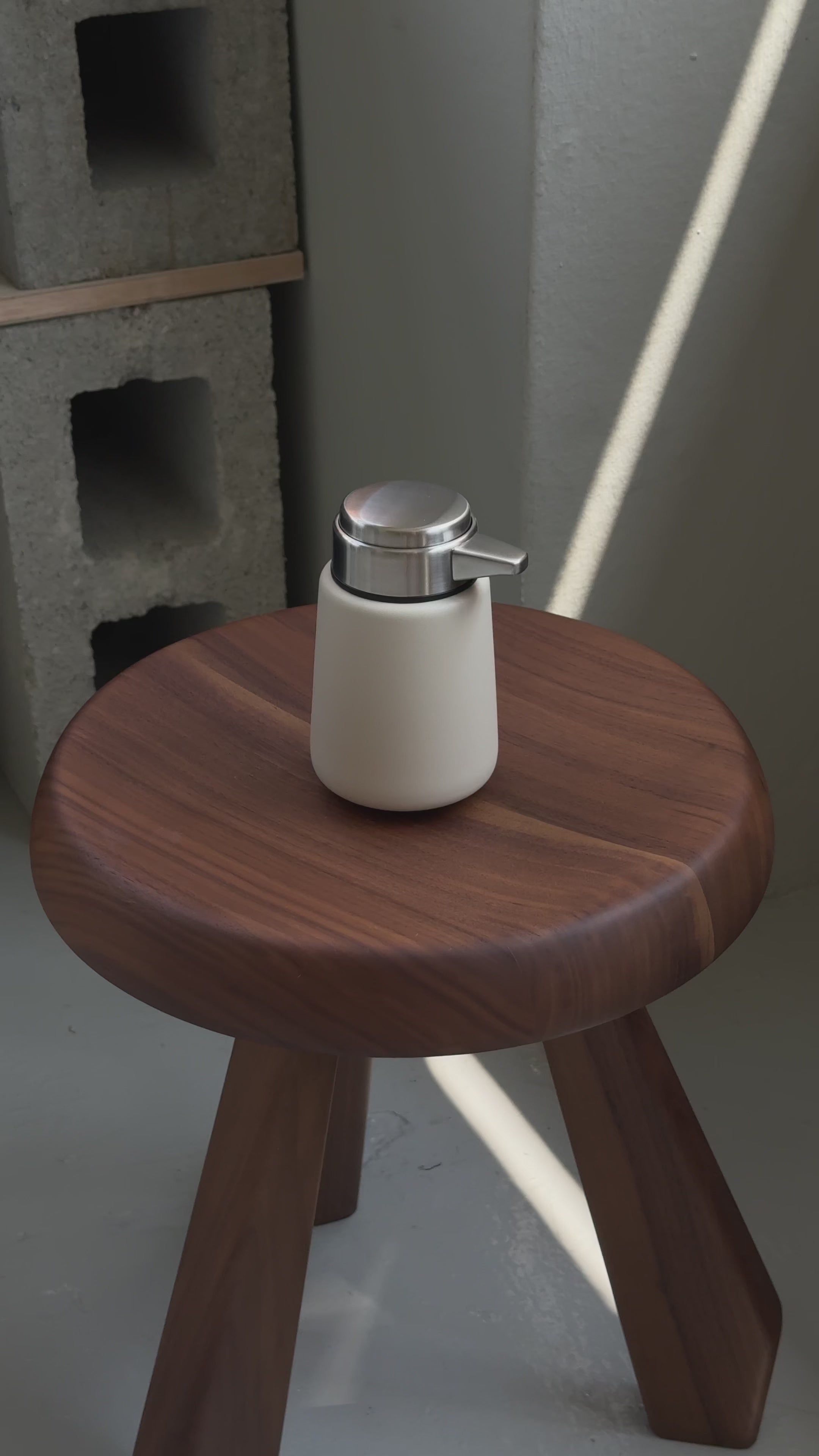 Vipp Vipp9 Dispenser Beige