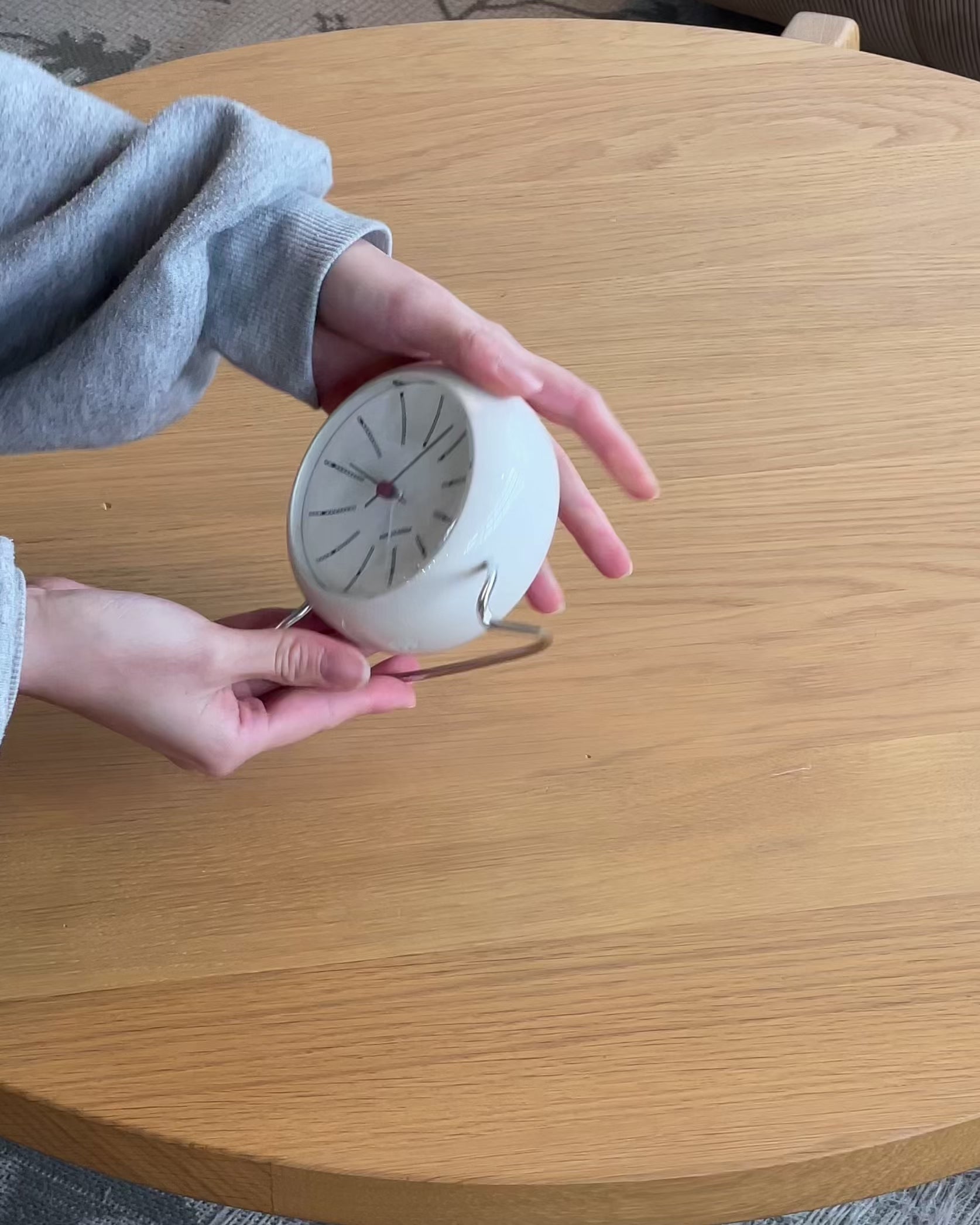 arne jacobsen bankers table clock 11cm